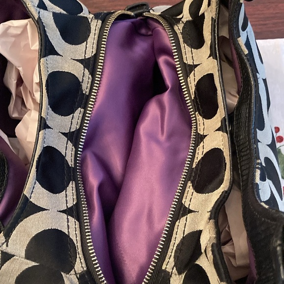 COACH HANDBAG with drawstring bag protector, three compartmentments. - Picture 7 of 11